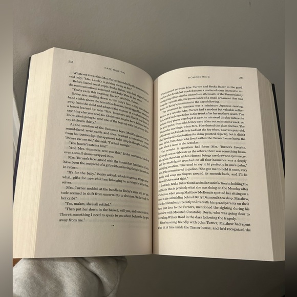 Homecoming by Kate Morton - Picture 4 of 4